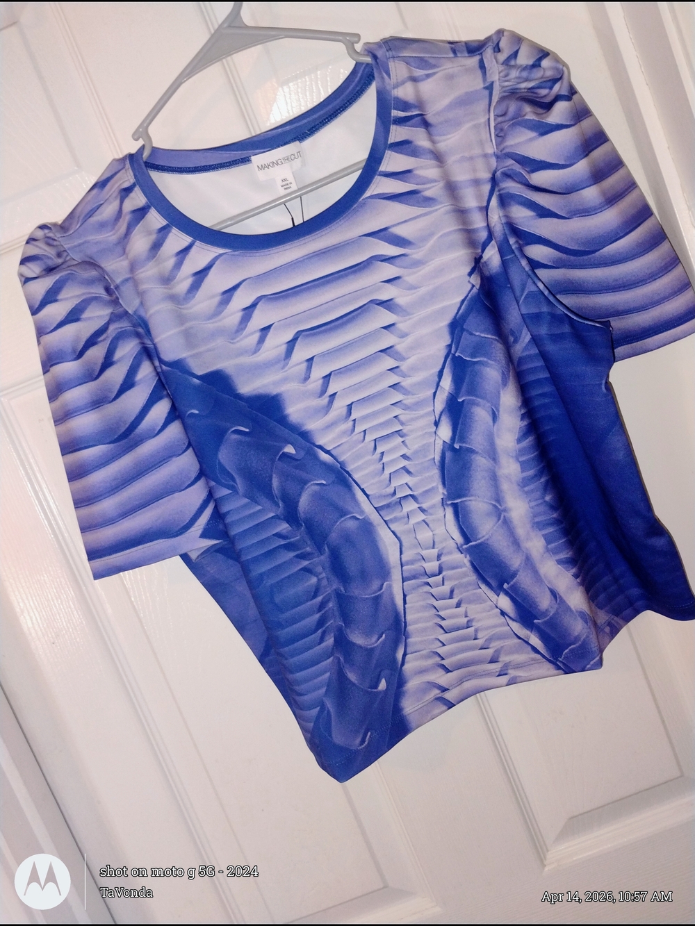 ❤️Making the Cut Blue Abstract Crop Top PTP 20-22" - Picture 2 of 3
